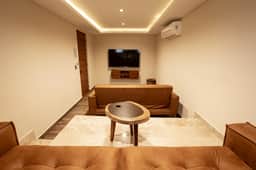 Luxe 2BR | Rooftop Pool | Gym | Coworking | Cinema