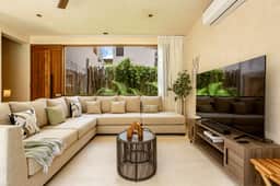 Luxury Retreat | Private Pool | Airport Pickup