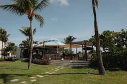Stunning 2BR Beachfront Condo | Jacuzzi | Gym
