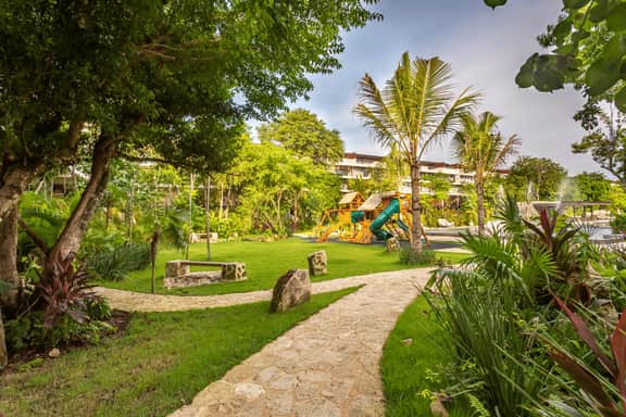 Luxe 2BR Playacar | Sleeps 6 | Private Patio & BBQ