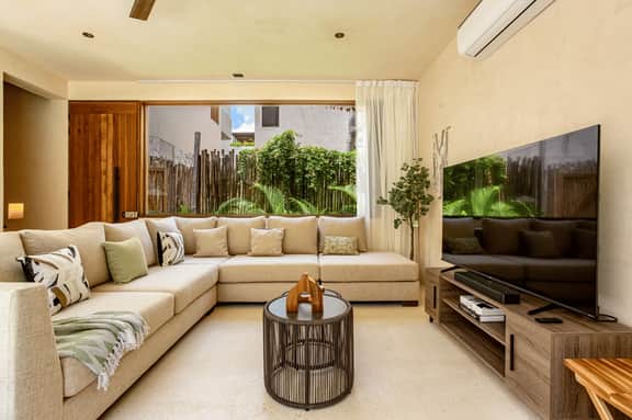 Luxury Retreat | Private Pool | Airport Pickup