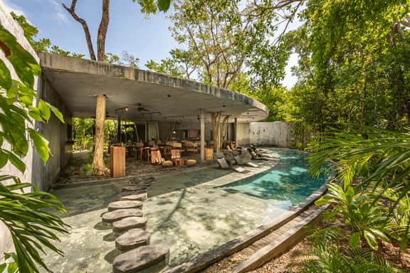 Chic Artist Penthouse 3 BR w. Private Pool & Maid