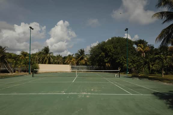 Stunning 2BR Beachfront Condo | Jacuzzi | Gym